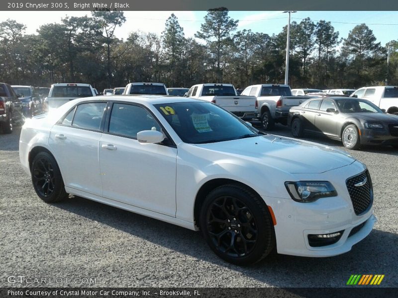 Bright White / Black 2019 Chrysler 300 S