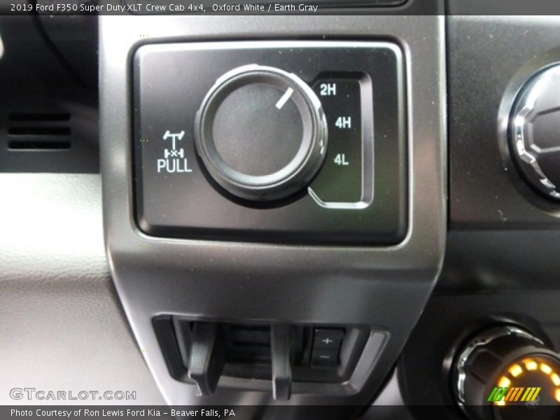 Oxford White / Earth Gray 2019 Ford F350 Super Duty XLT Crew Cab 4x4