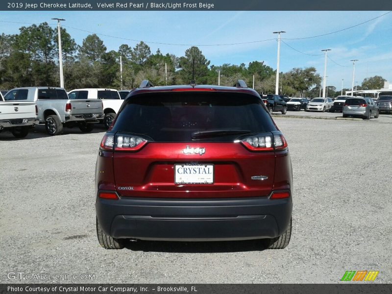 Velvet Red Pearl / Black/Light Frost Beige 2019 Jeep Cherokee Latitude