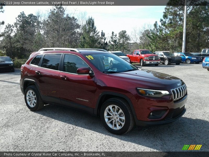 Velvet Red Pearl / Black/Light Frost Beige 2019 Jeep Cherokee Latitude