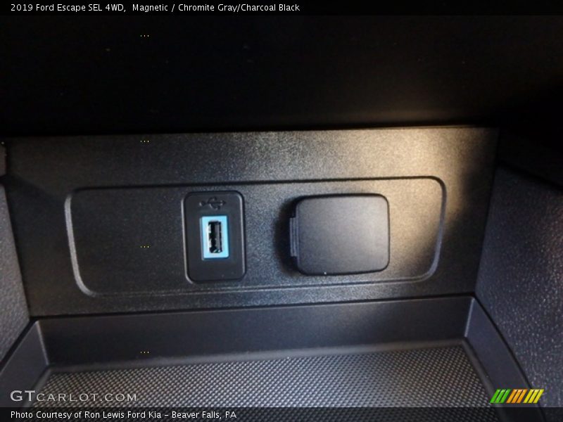 Magnetic / Chromite Gray/Charcoal Black 2019 Ford Escape SEL 4WD