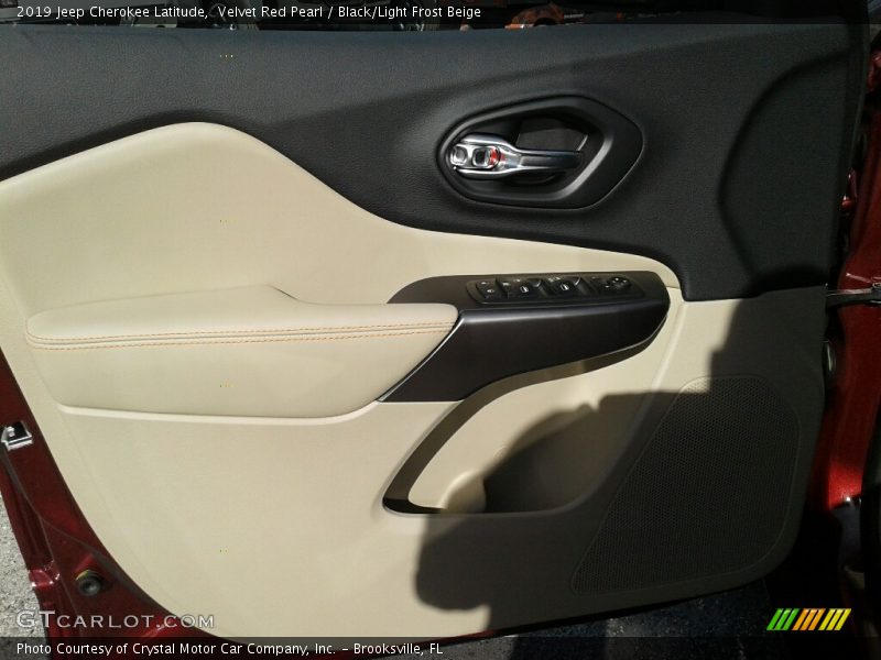 Velvet Red Pearl / Black/Light Frost Beige 2019 Jeep Cherokee Latitude