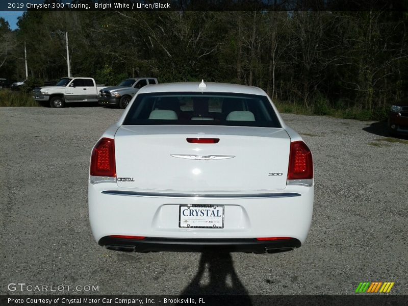 Bright White / Linen/Black 2019 Chrysler 300 Touring