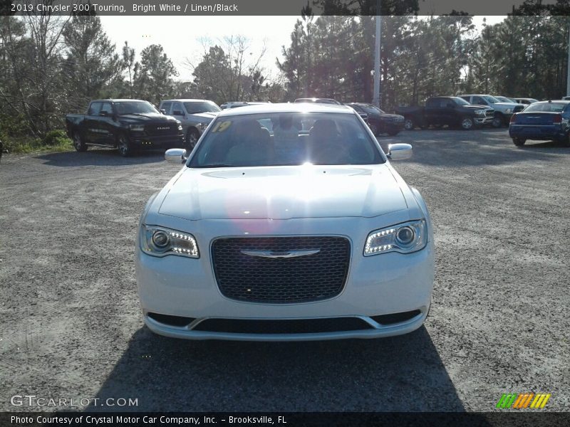 Bright White / Linen/Black 2019 Chrysler 300 Touring