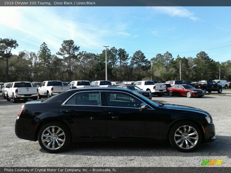 Gloss Black / Linen/Black 2019 Chrysler 300 Touring