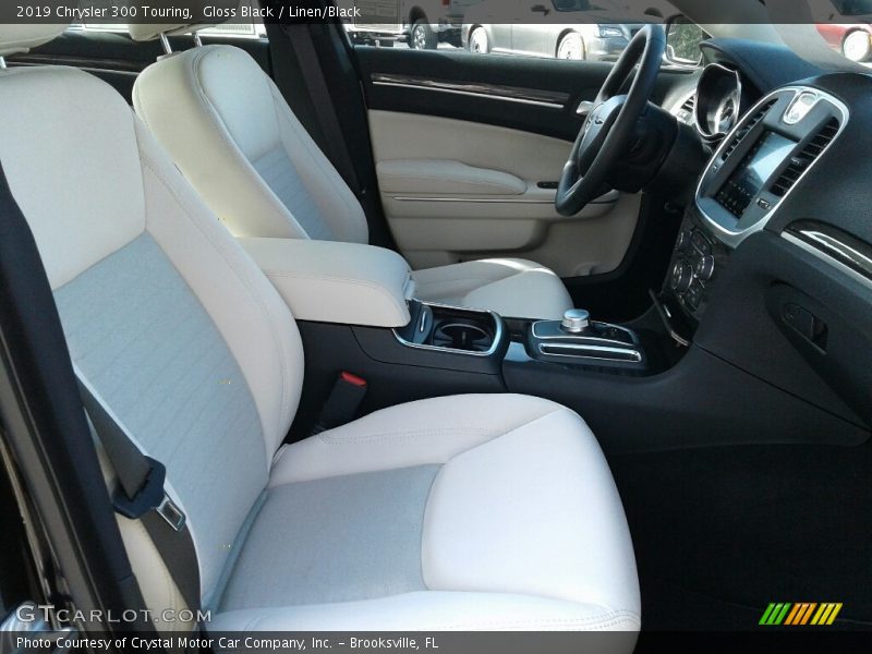 Gloss Black / Linen/Black 2019 Chrysler 300 Touring