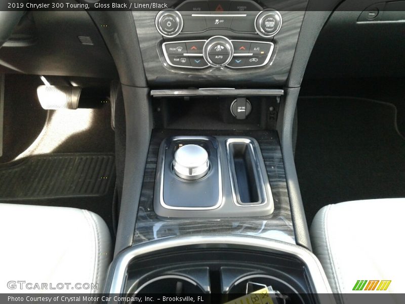 Gloss Black / Linen/Black 2019 Chrysler 300 Touring
