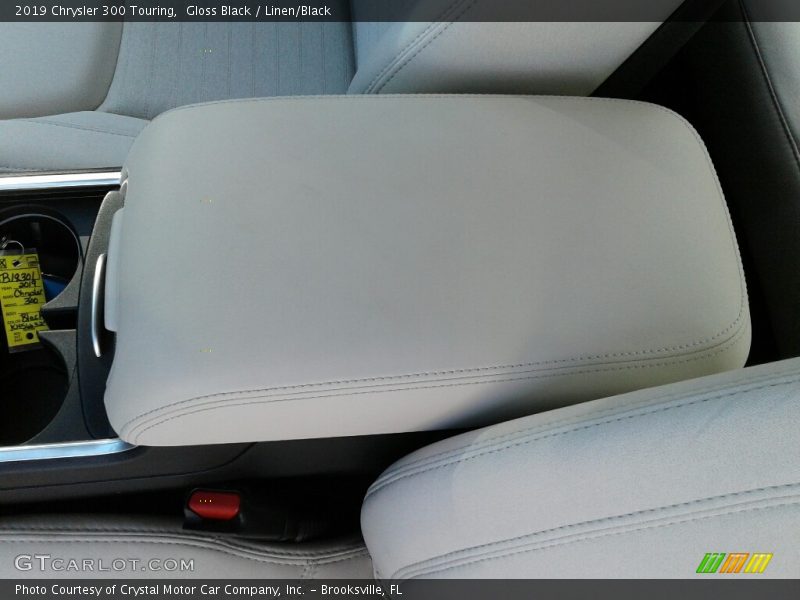 Gloss Black / Linen/Black 2019 Chrysler 300 Touring