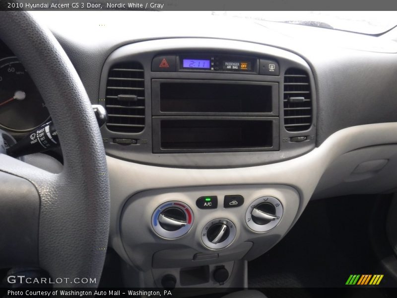 Nordic White / Gray 2010 Hyundai Accent GS 3 Door