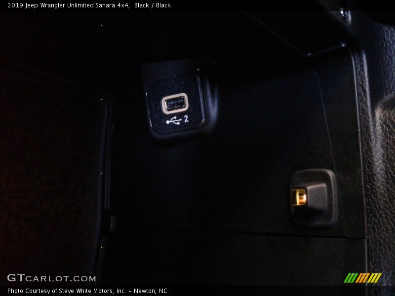 Black / Black 2019 Jeep Wrangler Unlimited Sahara 4x4