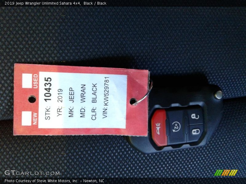 Black / Black 2019 Jeep Wrangler Unlimited Sahara 4x4
