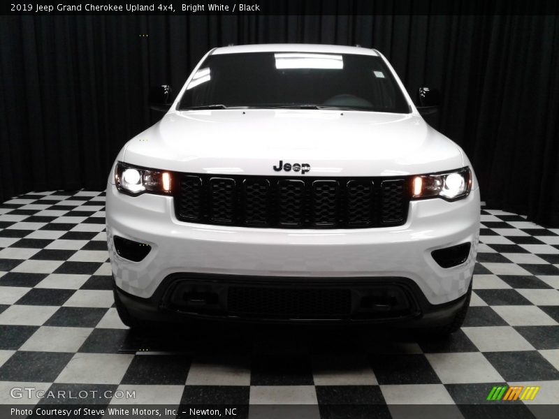 Bright White / Black 2019 Jeep Grand Cherokee Upland 4x4