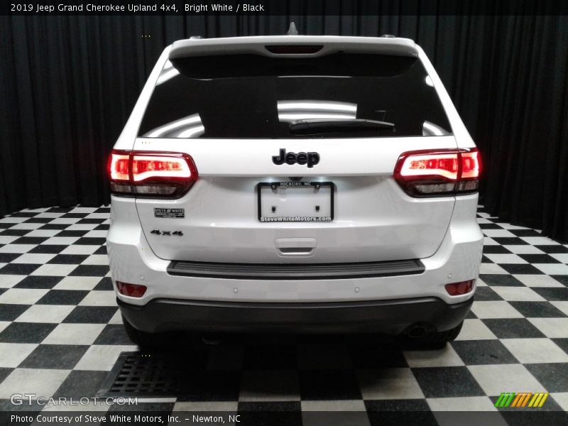 Bright White / Black 2019 Jeep Grand Cherokee Upland 4x4