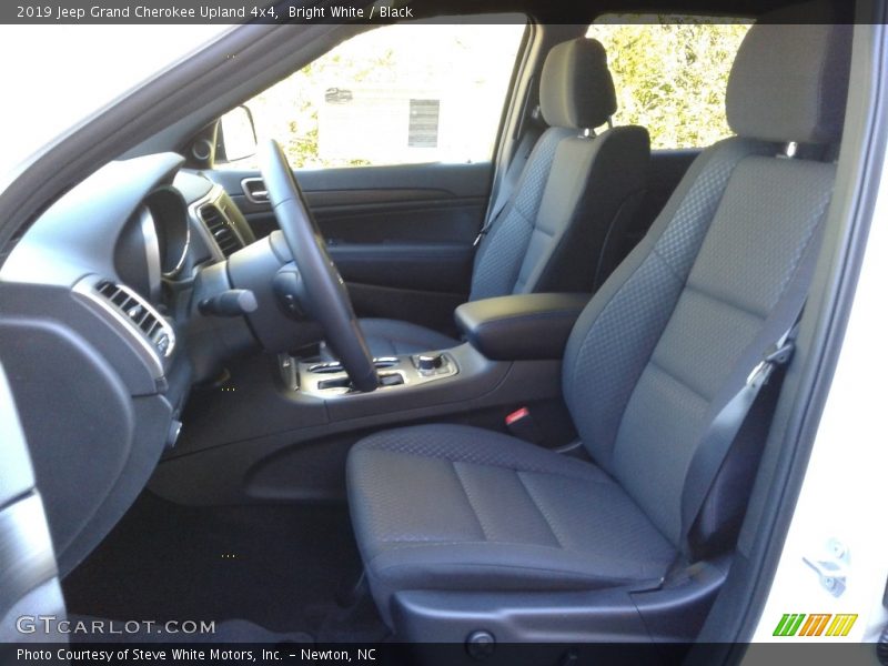 Bright White / Black 2019 Jeep Grand Cherokee Upland 4x4