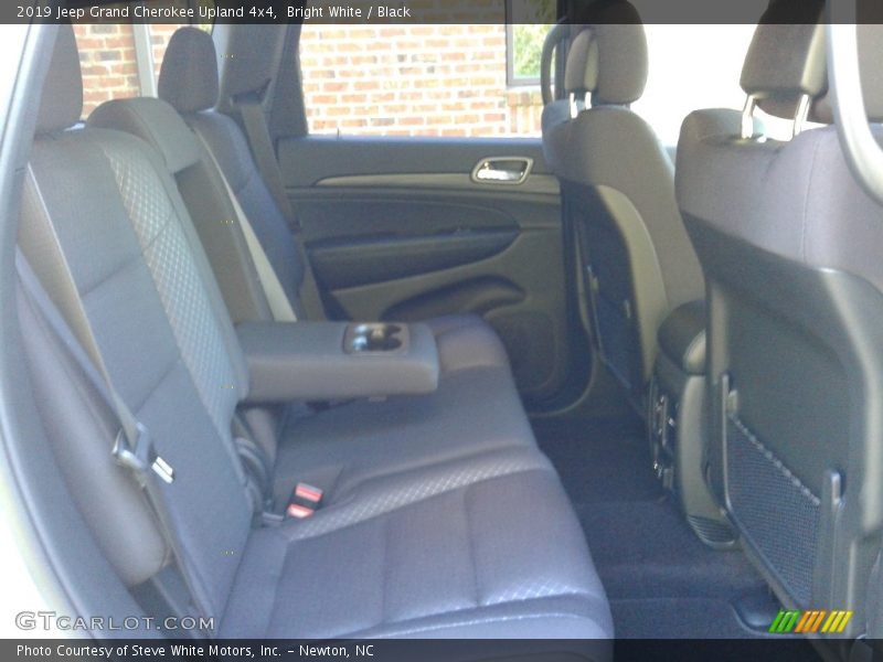 Bright White / Black 2019 Jeep Grand Cherokee Upland 4x4
