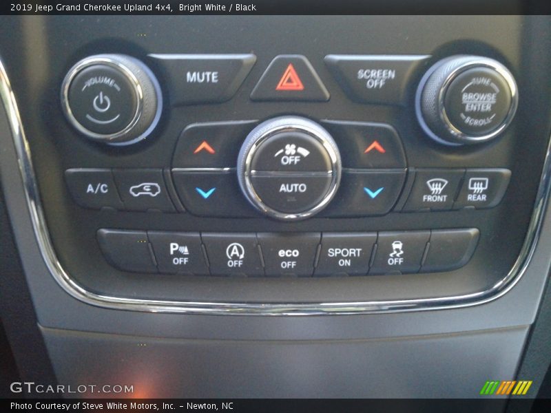 Bright White / Black 2019 Jeep Grand Cherokee Upland 4x4