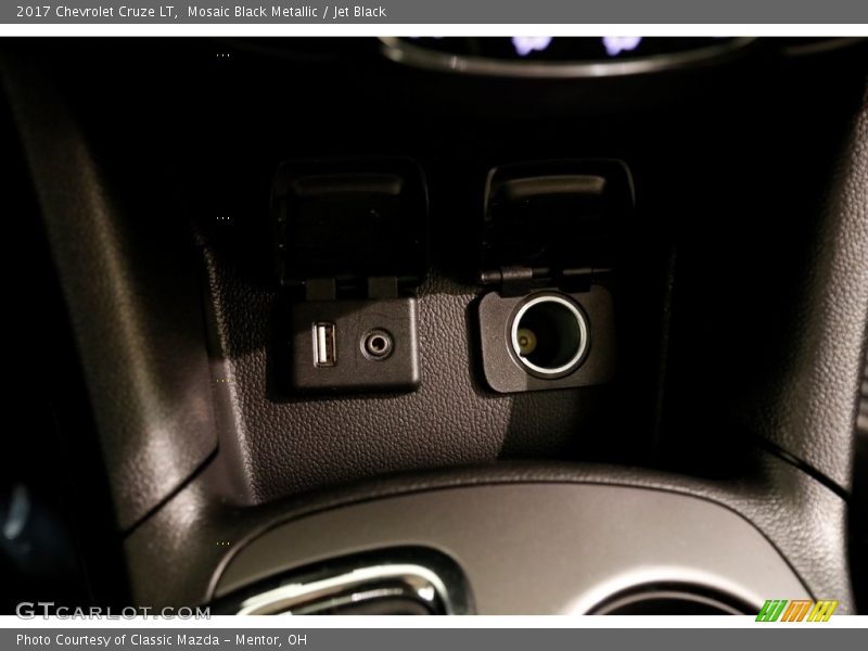 Mosaic Black Metallic / Jet Black 2017 Chevrolet Cruze LT