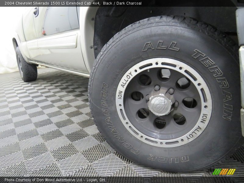 Black / Dark Charcoal 2004 Chevrolet Silverado 1500 LS Extended Cab 4x4