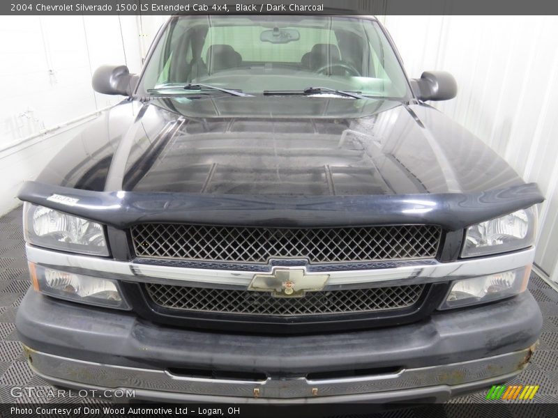 Black / Dark Charcoal 2004 Chevrolet Silverado 1500 LS Extended Cab 4x4