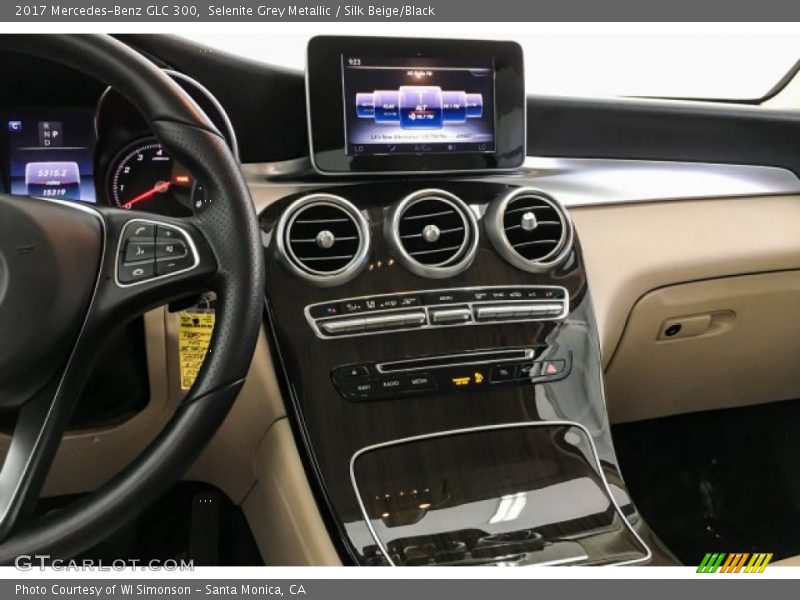 Selenite Grey Metallic / Silk Beige/Black 2017 Mercedes-Benz GLC 300
