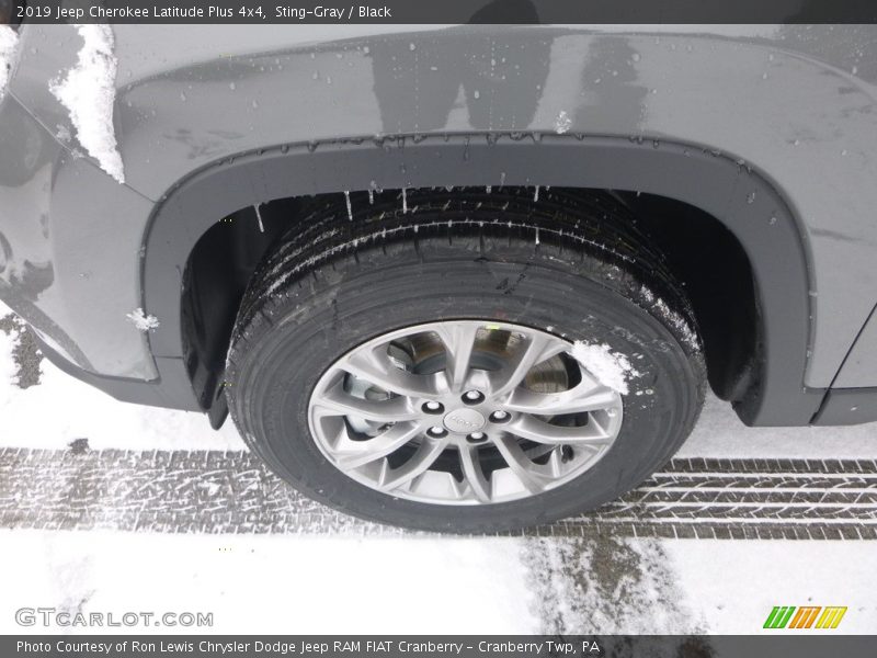 Sting-Gray / Black 2019 Jeep Cherokee Latitude Plus 4x4