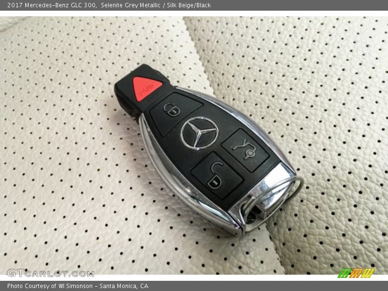 Selenite Grey Metallic / Silk Beige/Black 2017 Mercedes-Benz GLC 300