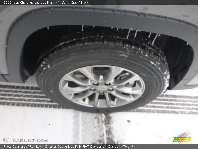 Sting-Gray / Black 2019 Jeep Cherokee Latitude Plus 4x4