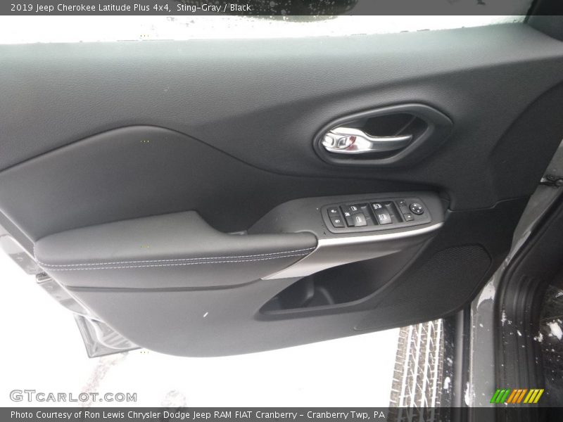 Sting-Gray / Black 2019 Jeep Cherokee Latitude Plus 4x4
