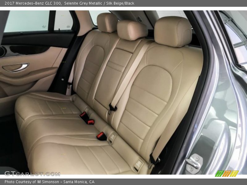 Selenite Grey Metallic / Silk Beige/Black 2017 Mercedes-Benz GLC 300