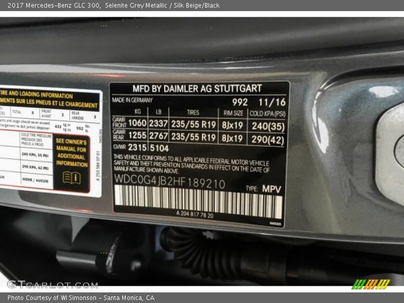 Selenite Grey Metallic / Silk Beige/Black 2017 Mercedes-Benz GLC 300