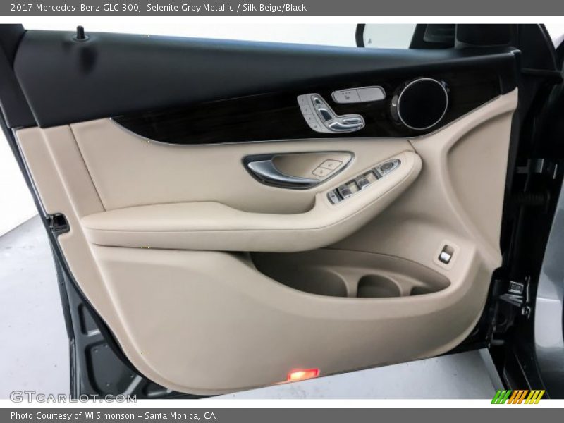 Selenite Grey Metallic / Silk Beige/Black 2017 Mercedes-Benz GLC 300