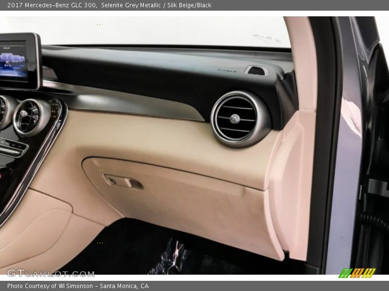 Selenite Grey Metallic / Silk Beige/Black 2017 Mercedes-Benz GLC 300