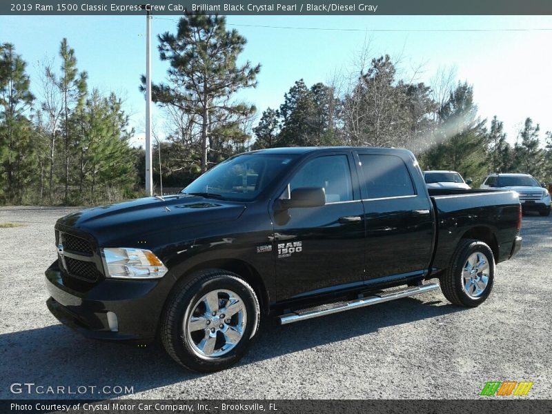 Front 3/4 View of 2019 1500 Classic Express Crew Cab