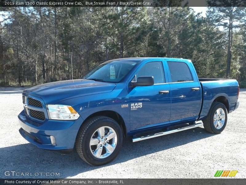 Front 3/4 View of 2019 1500 Classic Express Crew Cab