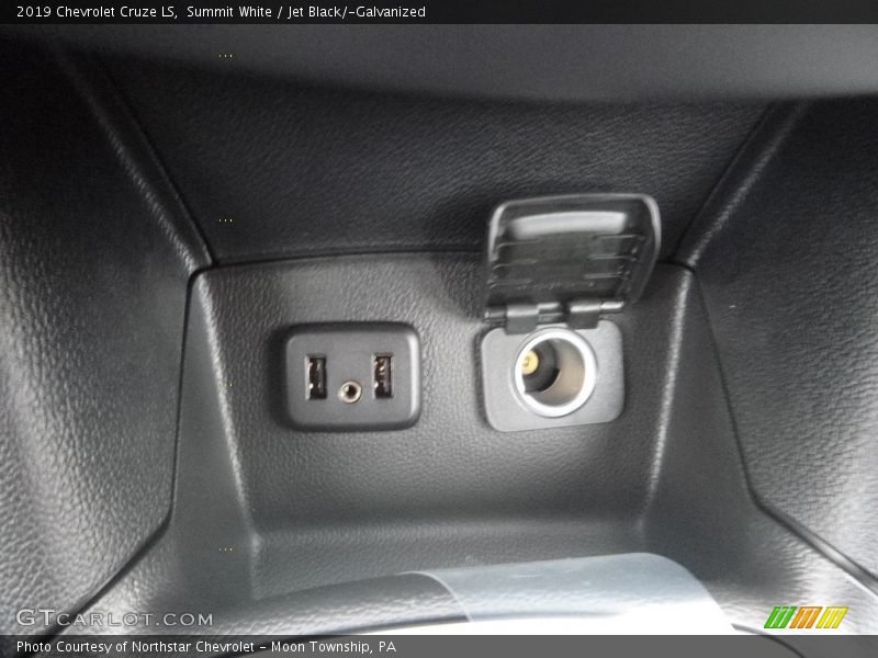 Summit White / Jet Black/­Galvanized 2019 Chevrolet Cruze LS