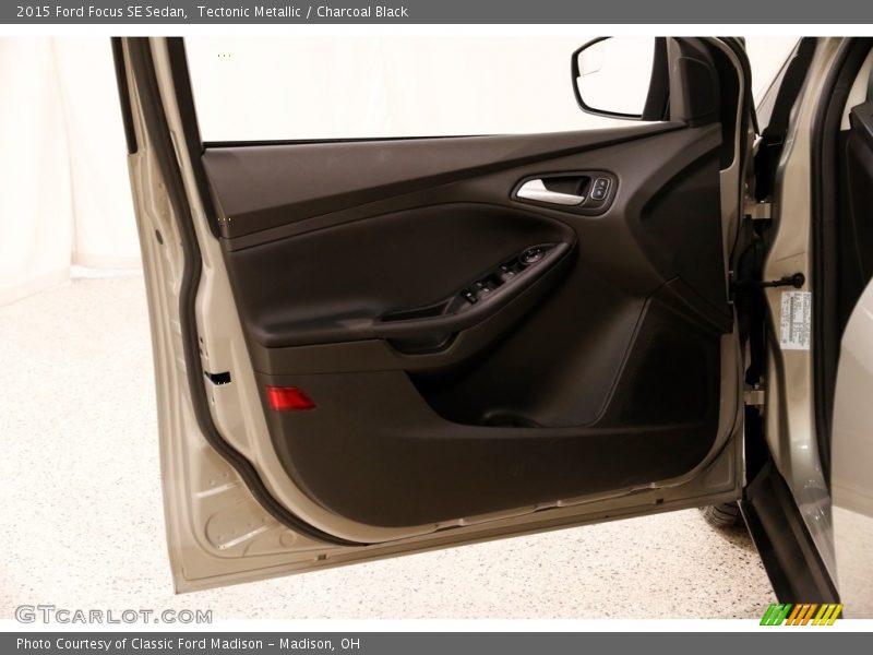 Tectonic Metallic / Charcoal Black 2015 Ford Focus SE Sedan