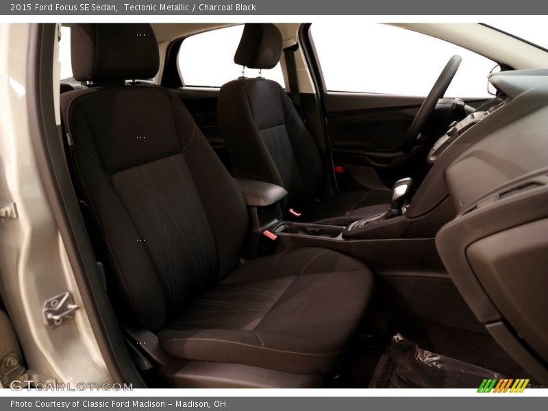 Tectonic Metallic / Charcoal Black 2015 Ford Focus SE Sedan