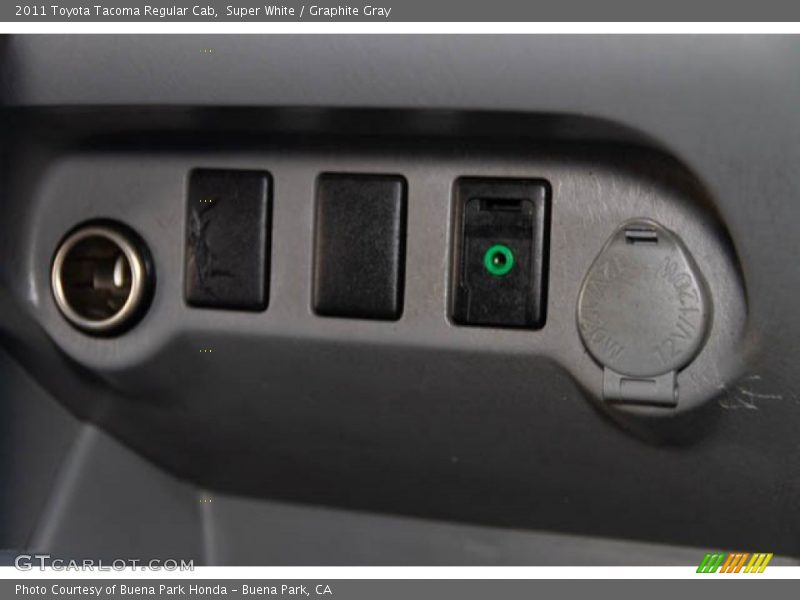 Super White / Graphite Gray 2011 Toyota Tacoma Regular Cab