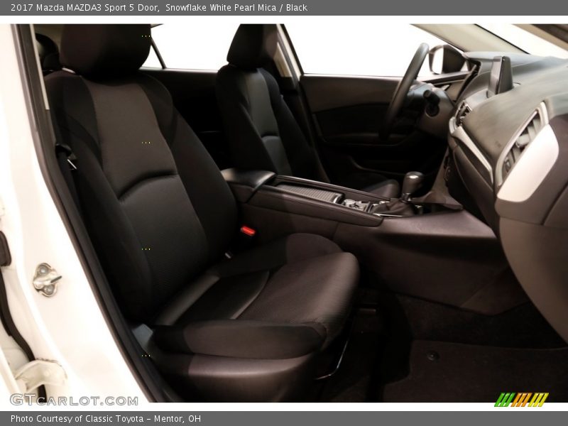 Snowflake White Pearl Mica / Black 2017 Mazda MAZDA3 Sport 5 Door