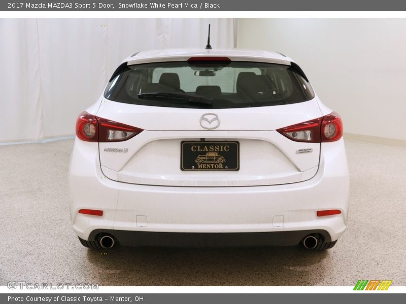 Snowflake White Pearl Mica / Black 2017 Mazda MAZDA3 Sport 5 Door