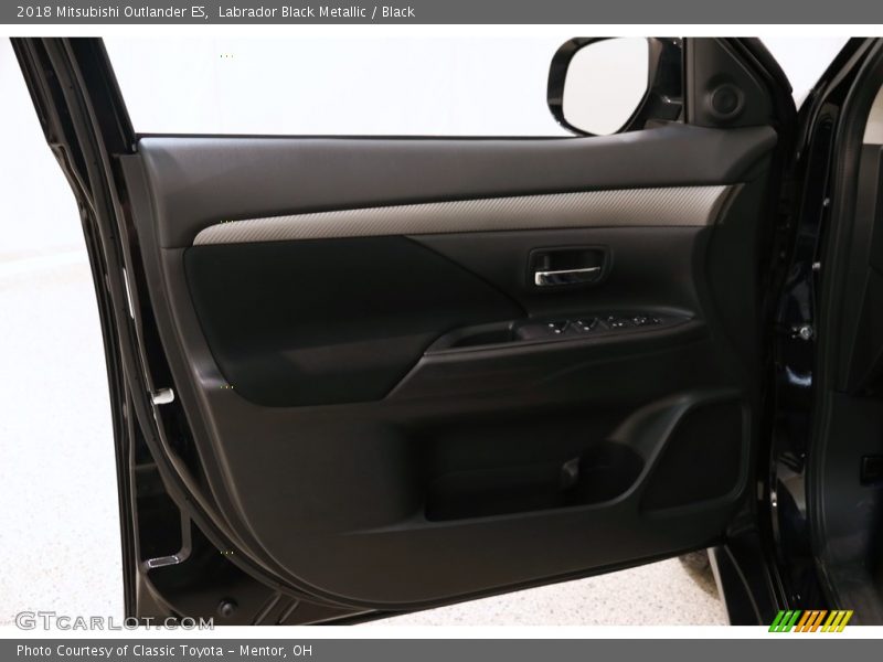 Door Panel of 2018 Outlander ES