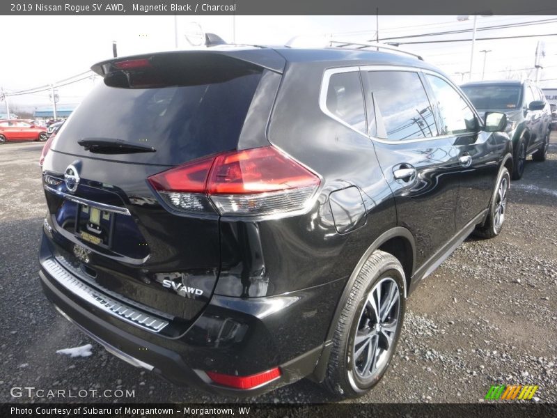 Magnetic Black / Charcoal 2019 Nissan Rogue SV AWD