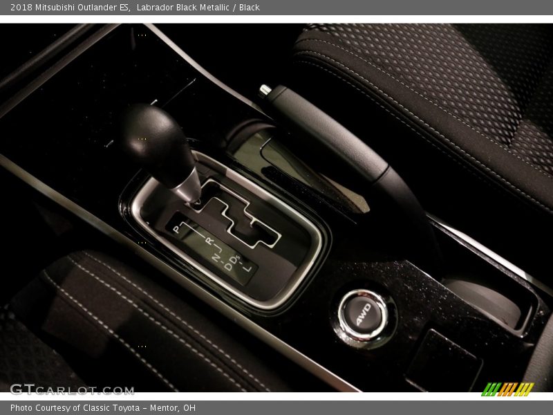 Labrador Black Metallic / Black 2018 Mitsubishi Outlander ES