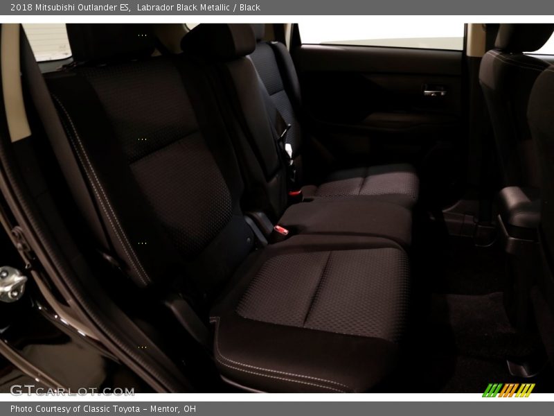 Labrador Black Metallic / Black 2018 Mitsubishi Outlander ES