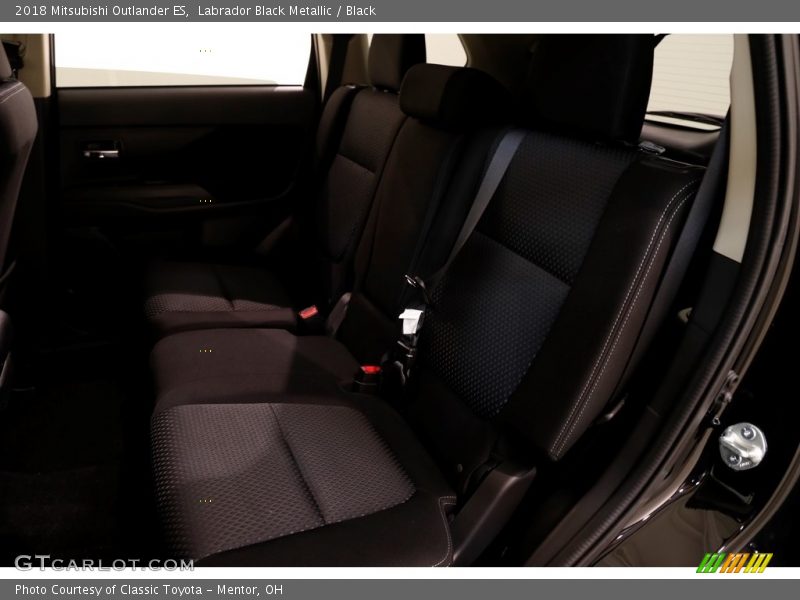 Labrador Black Metallic / Black 2018 Mitsubishi Outlander ES