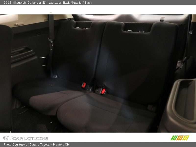 Labrador Black Metallic / Black 2018 Mitsubishi Outlander ES