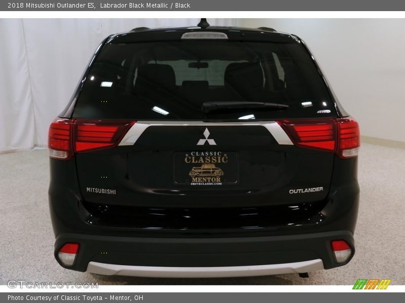 Labrador Black Metallic / Black 2018 Mitsubishi Outlander ES