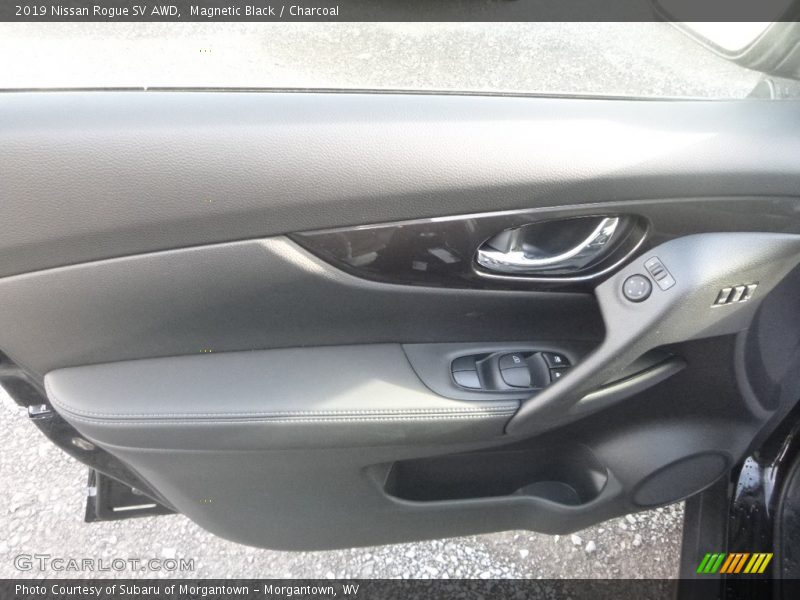 Magnetic Black / Charcoal 2019 Nissan Rogue SV AWD