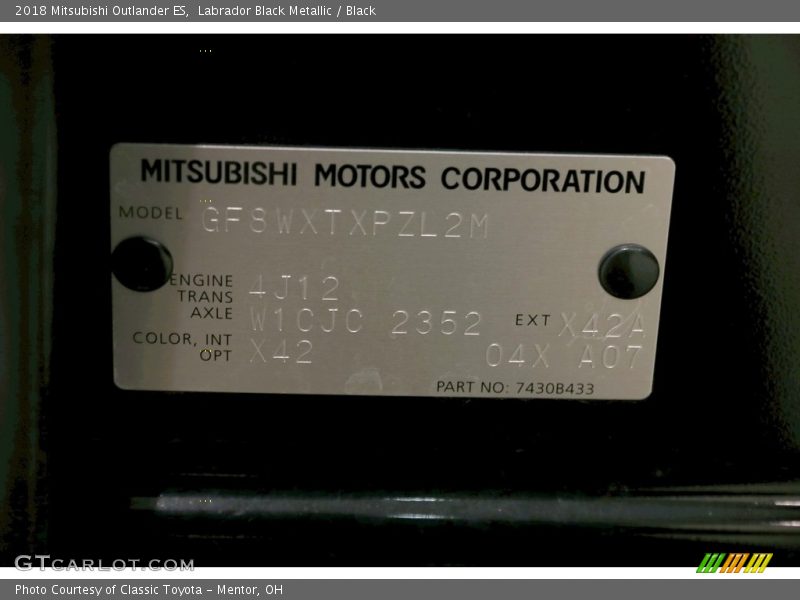 Labrador Black Metallic / Black 2018 Mitsubishi Outlander ES