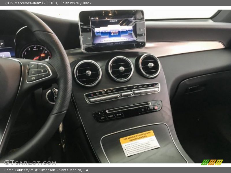 Polar White / Black 2019 Mercedes-Benz GLC 300